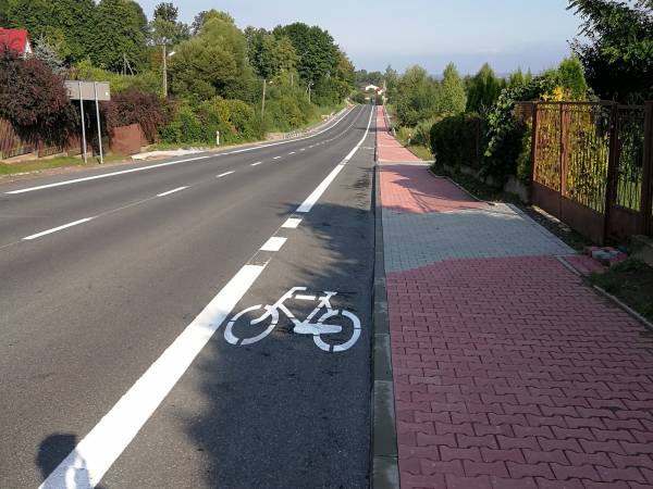 Obok naszej działki przebiega ścieżka rowerowa