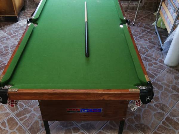 Nieduży stół do billarda