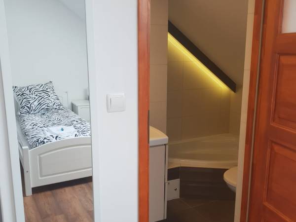 pokój 3osobowy łazienka