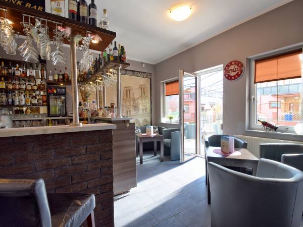 W Drink Barze serwujemy : piwo, drinki, kawę i herbatę.