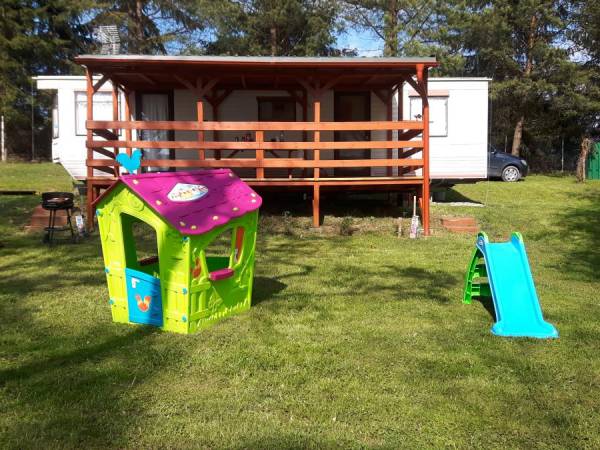 Domek holenderski widok od jeziora