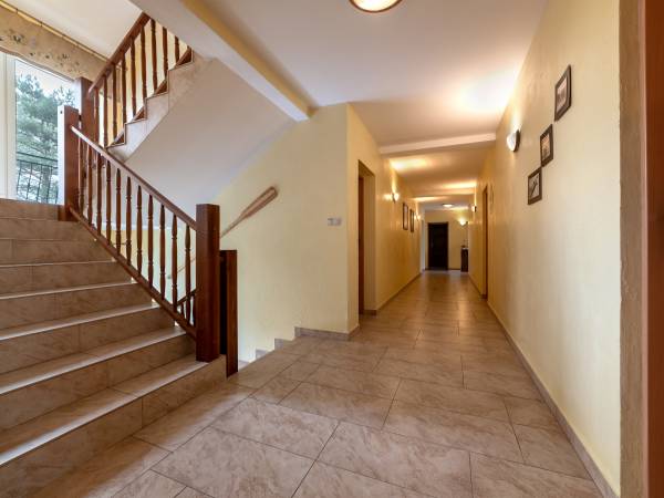 Hol na pierwszym piętrze