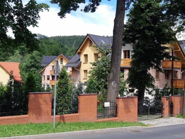 Apartamentowce ul Nadrzeczna 3d/3e