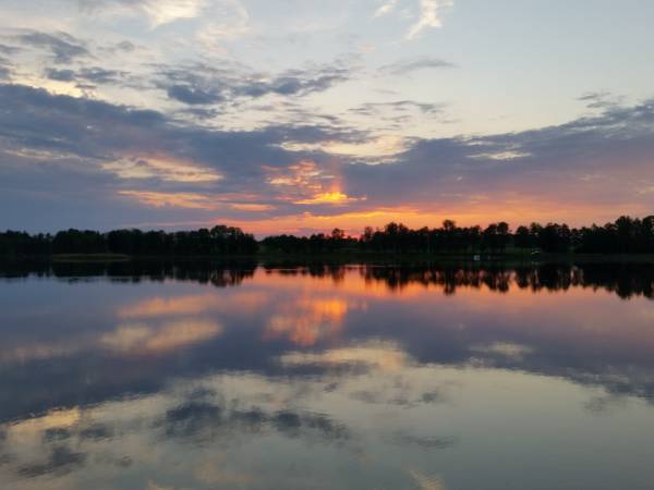 Domy na Pograniczu nad jeziorem