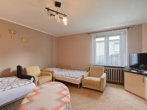 Pokój nr 6 z łazienką dostępną na korytarzu