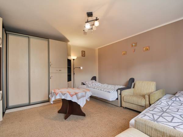 Pokój nr 6 z łazienką dostępną na korytarzu