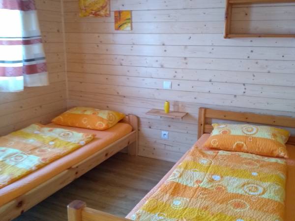 Sypialnia dla 2 osób w domku nr. 3