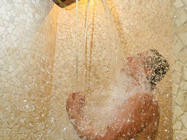 Wiadro z zimną wodą