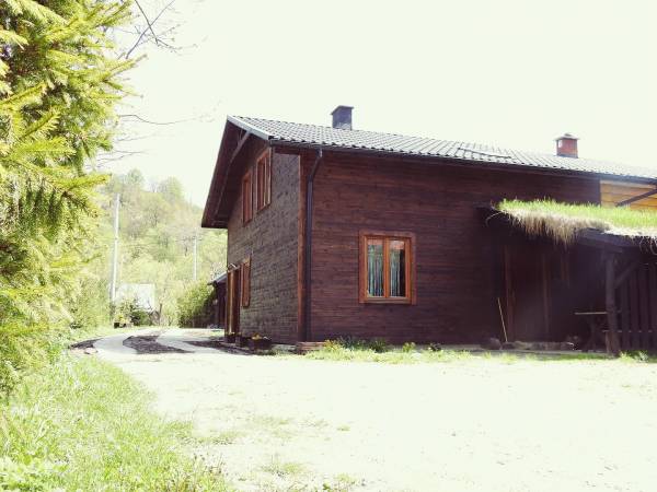 domek z 2 osobnymi mieszkaniami