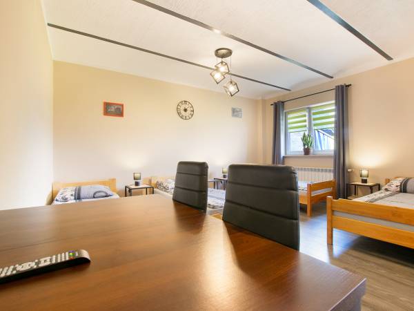 Pokój Nr1 4-osobowy z łazienką i aneksem kuchennym