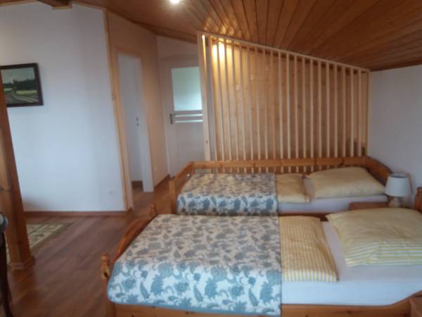 sypialnia dla dzieci na piętrzeb