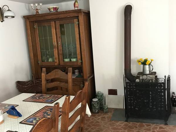 Stara witryna w jadalni