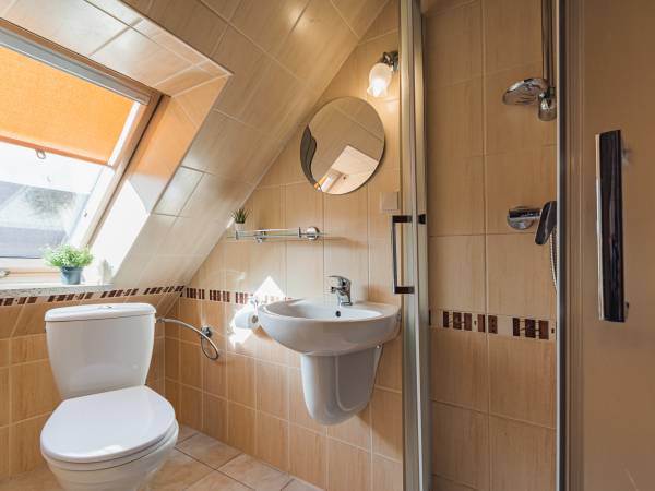 POKÓJ NR.4 ŁAZIENKA