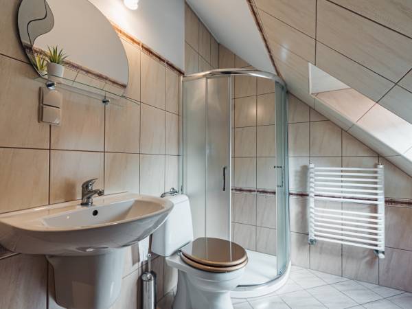 POKÓJ NR.5 ŁAZIENKA