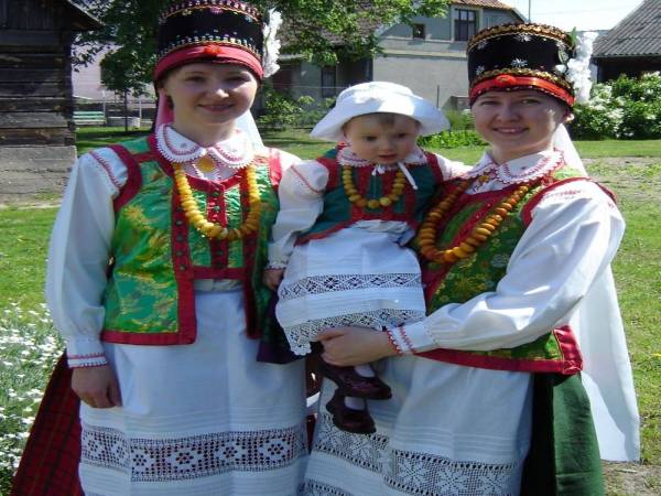 Kurpianki w strojach ludowych