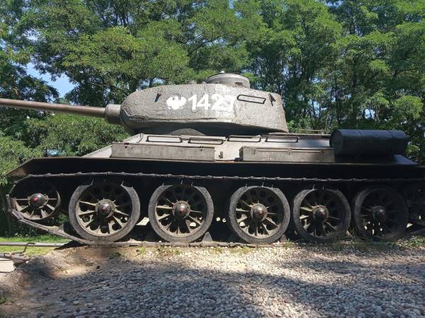 czołg z II wojny w Nowogrodzie