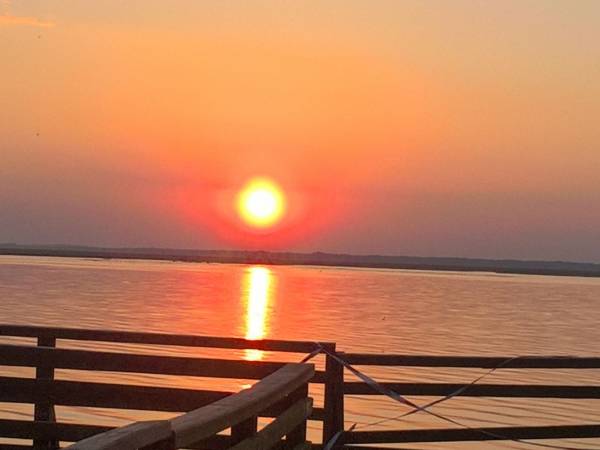 piękne zachody słońca nad jeziorem