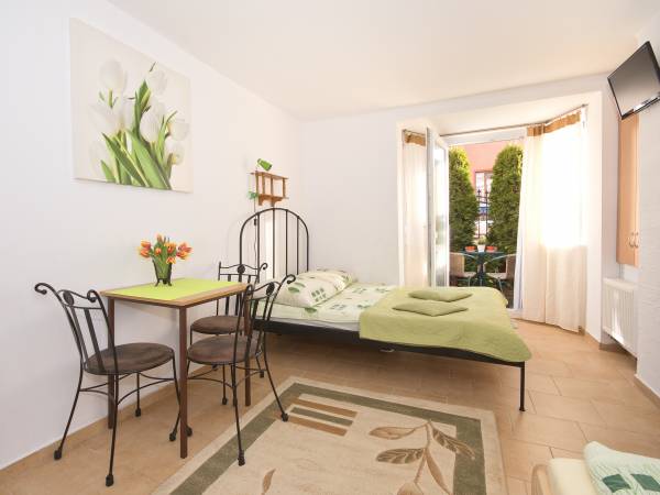 Pok.3 osb.NR.3 z Tarasikiem I Meblami Ogrod. oraz z dostępem do Kuchni