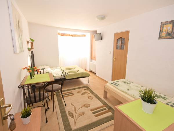 Pok.3 osob.NR.3 z Tarasikiem i Meblami Ogrod. oraz z dostępem do Kuchni