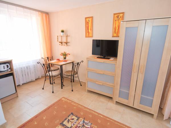 Pok.2 osob. NR.2 z Tarasikiem i Meblami Ogrod. oraz z dostępem do Kuchni