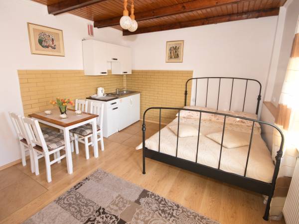 APARTAMENT 2 POK. 4 OSOB. NR.5 z BALKONEM oraz MINI KUCHNIĄ