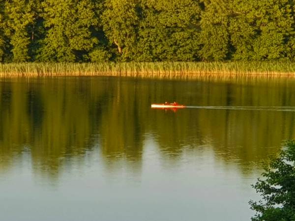 kajakiem po jeziorze