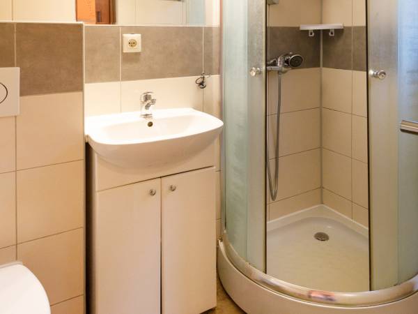 Domki Piętrowe-Łazienka