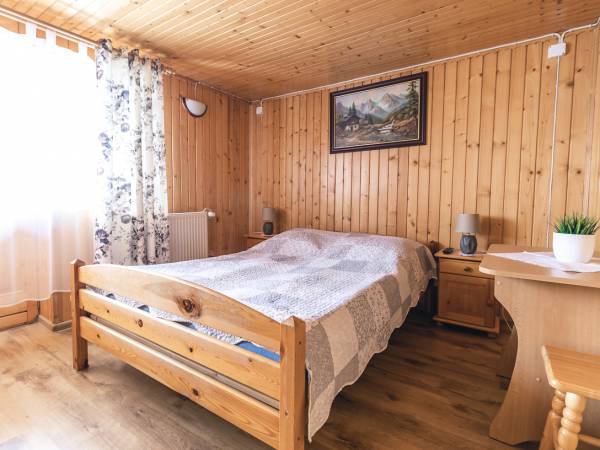 Pokój nr 6 ( 2 os z łazienką i balkonem )