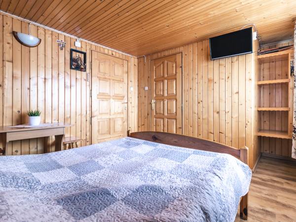 Pokój nr 6 ( 2 os z łazienką i balkonem )