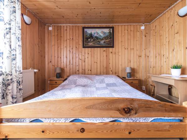 Pokój nr 6 ( 2 os z łazienką i balkonem )