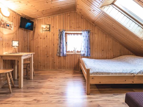 Pokój nr 7 ( 3 os z łazienką)