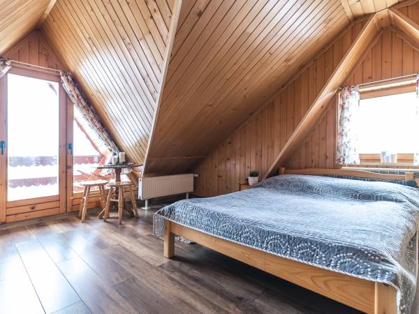 Pokój nr 11 ( 2 os z łazienką i balkonem )