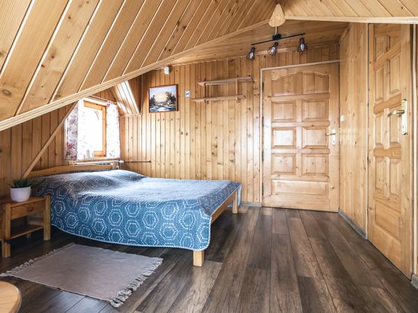 Pokój nr 11 ( 2 os z łazienką i balkonem )