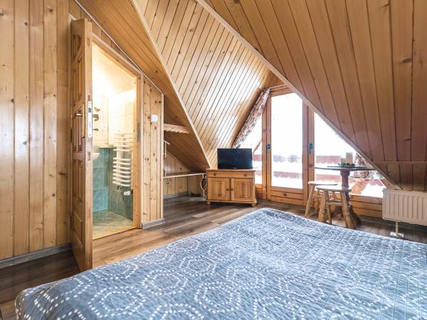 Pokój nr 11 ( 2 os z łazienką i balkonem )