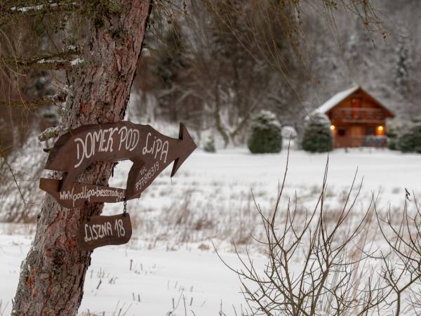 Domek zimą