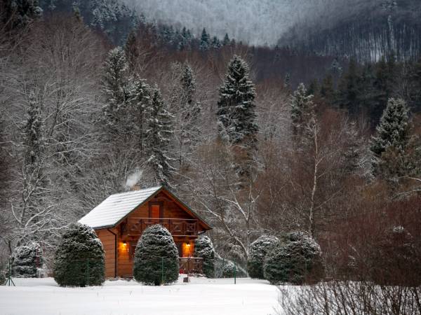 Domek zimą