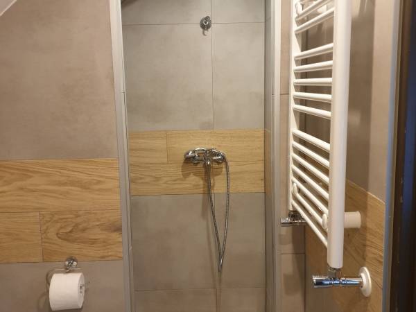 KINGASERWIS Pokoje do wynajęcia