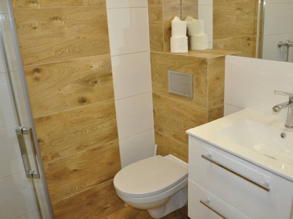 łazienka przy pokoju 2