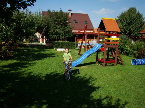 Ogród - plac zabaw dla dzieci