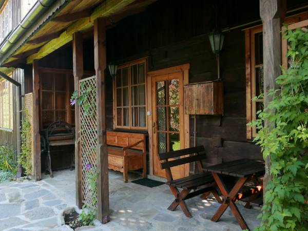 Apartament pod Modrzewiem - widok od ogrodu