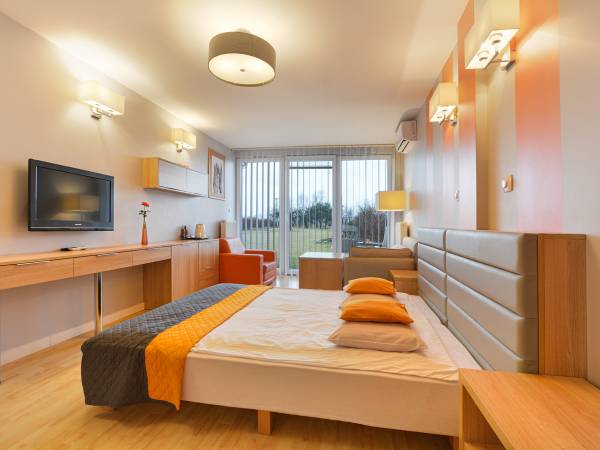 studio pomarańczowe (35m2) z tarasem i z ogrodem