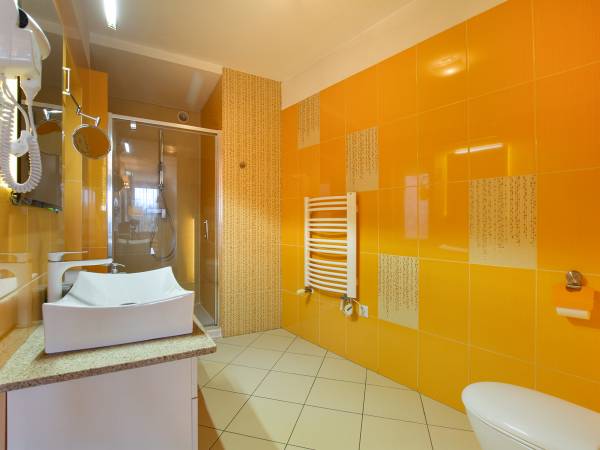 łazienka studia pomarańcz., 6m2