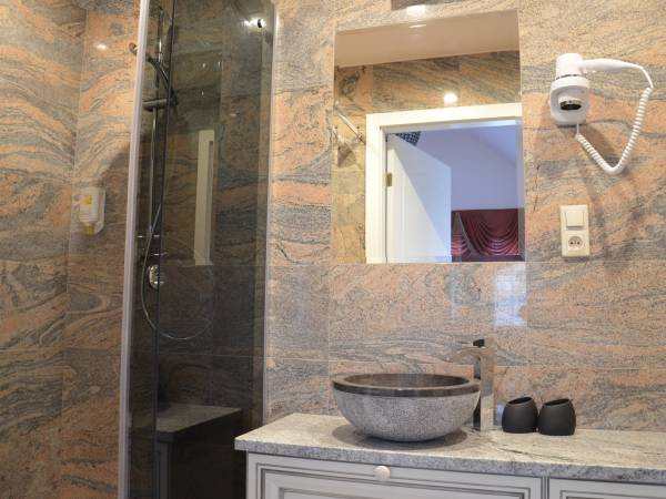 Róża i Migdałowiec