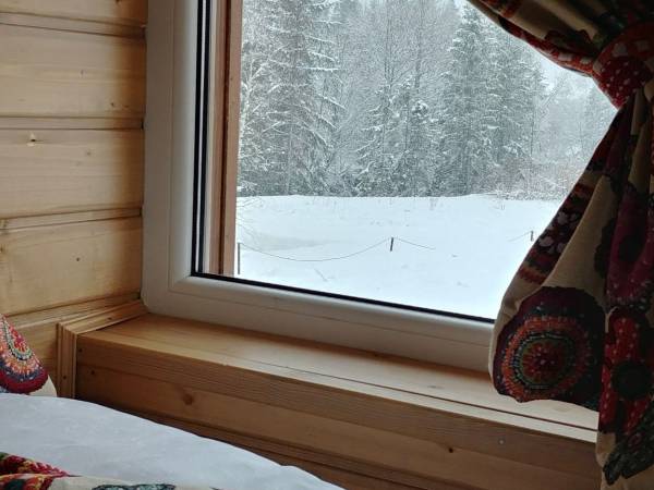 Widok z bocznego okna sypialni