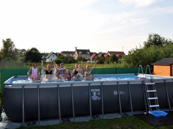 basen z podgrzewaną wodą