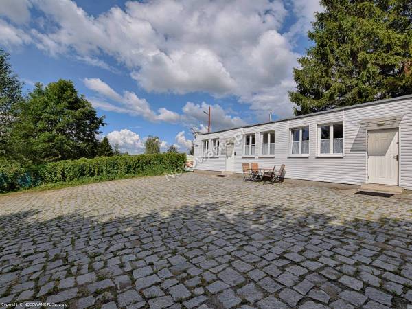 Bungalow z 2 mieszkaniami typu studio