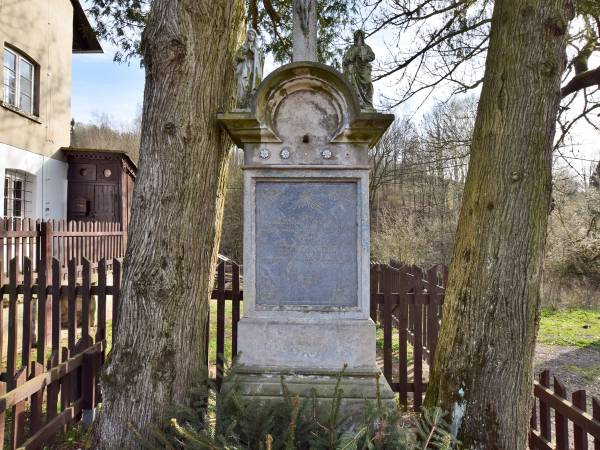 Tajemnicza Kapliczka w Pstrążnej