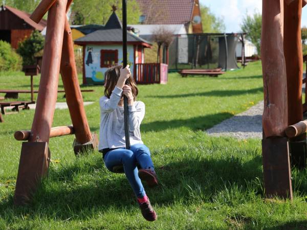 tyrolka i trampolina