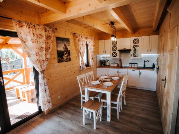 Chaty Skwirutowe Wzgórze - Domki Całoroczne 