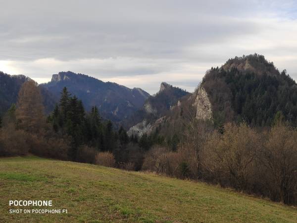 Widok na Trzy Korony ze szlaku nad słowacką Leśnicą
